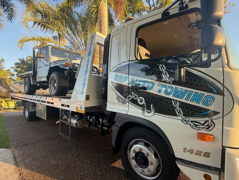 Towing a FJ45 Landcruiser, Landsborough